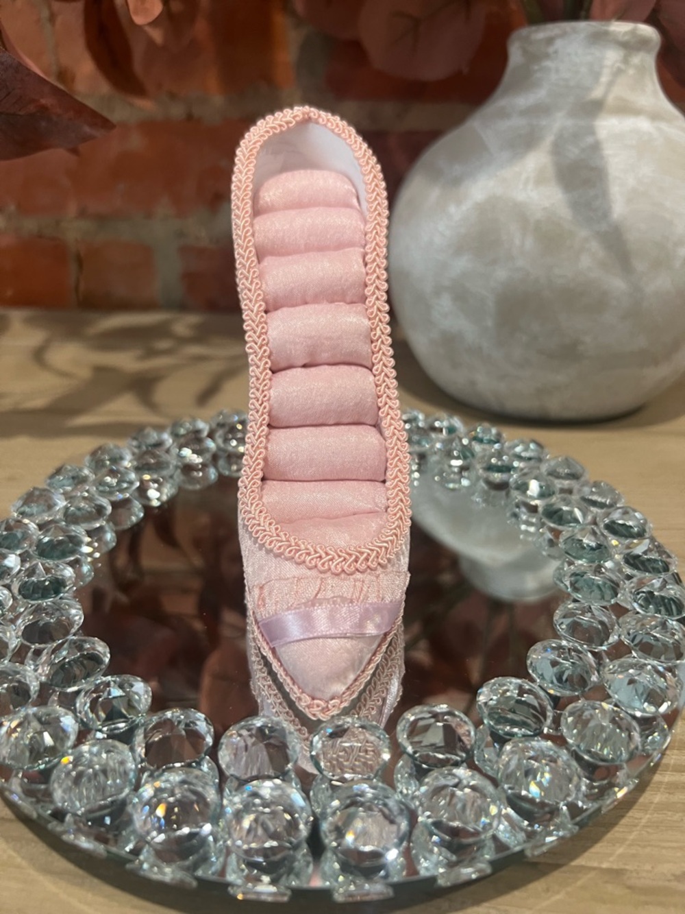Pink Velvet High Heel Ring Holder - Picture 3 of 4